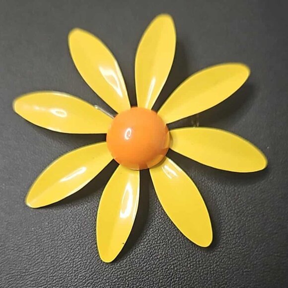 Jewelry - Flower Power Daisy Pin